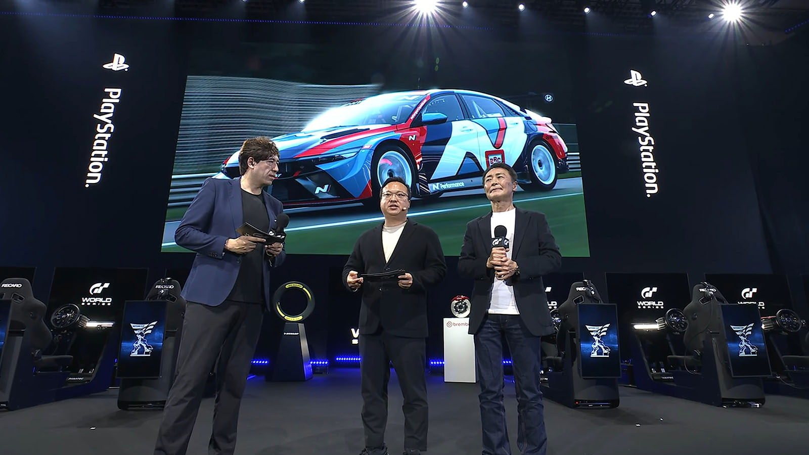 On December 21, during the Gran Turismo World Series Final, (from right) Kazunori Yamauchi, President of Polyphony Digital and Gran Turismo Series Producer, and Joon Park, Vice President of N Brand Management Group at Hyundai Motor Company, announce the upcoming Gran Turismo update scheduled for January, which includes the addition of the ELANTRA N TCR.