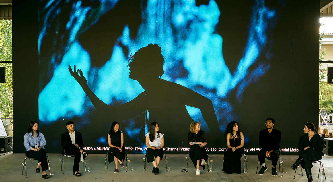The 6th VH AWARD Presentation at HEK (House of Electronic Arts). Image courtesy of HEK. Photo: Franz Wamhof