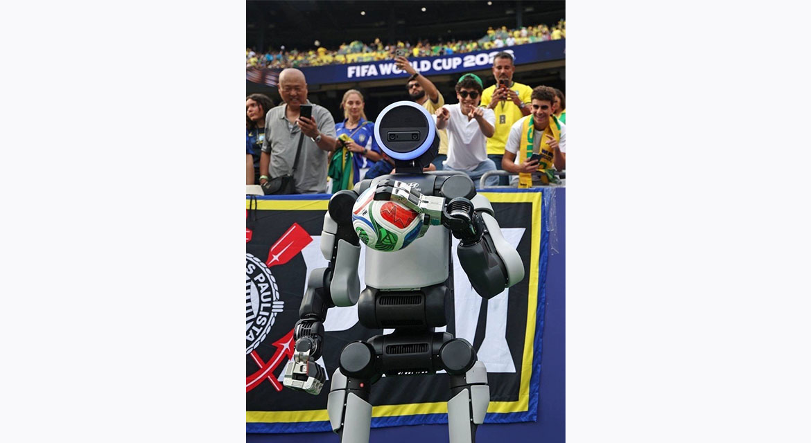 Atlas prepares to deliver the ceremonial match ball.