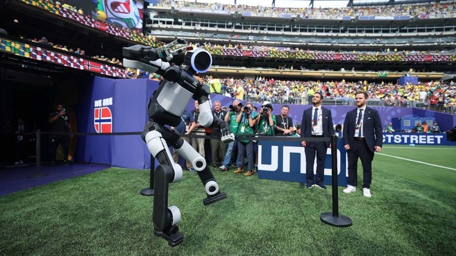 Atlas recreates Harry Kane’s signature goal celebration.