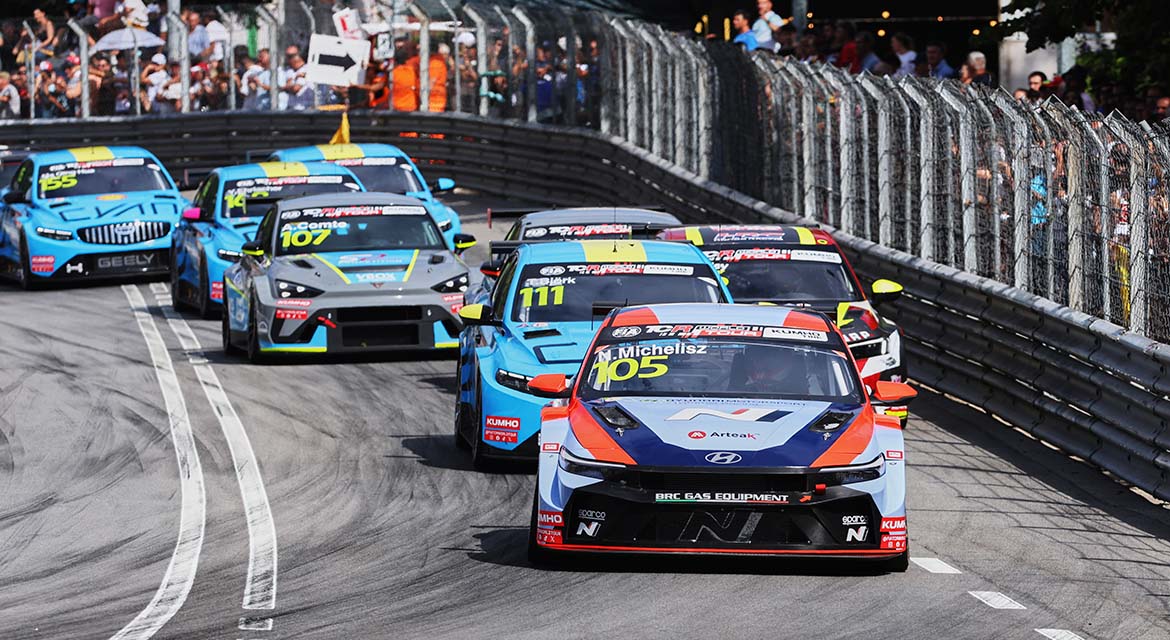 BRC Hyundai N Squadra Corse continued its winning run in the Kumho FIA TCR World Tour in Vila Real.