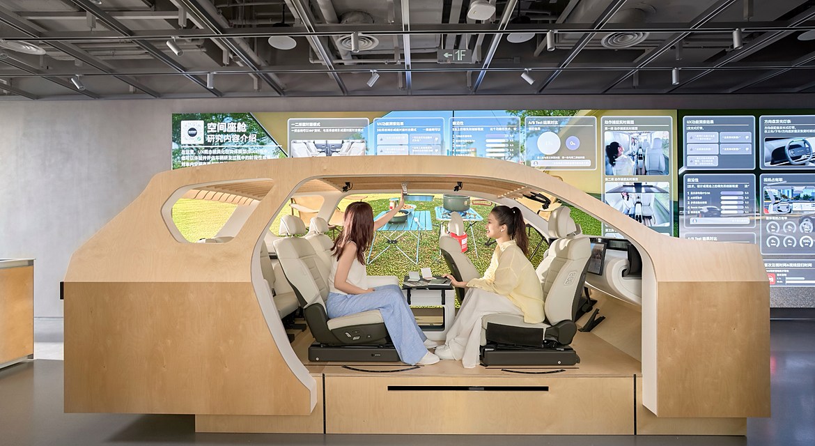 Space Buck in the UX Test Zone. Participants can engage directly in UX research processes from a developer's standpoint, assessing UX items and contributing to the optimization of future vehicles and innovative technologies.