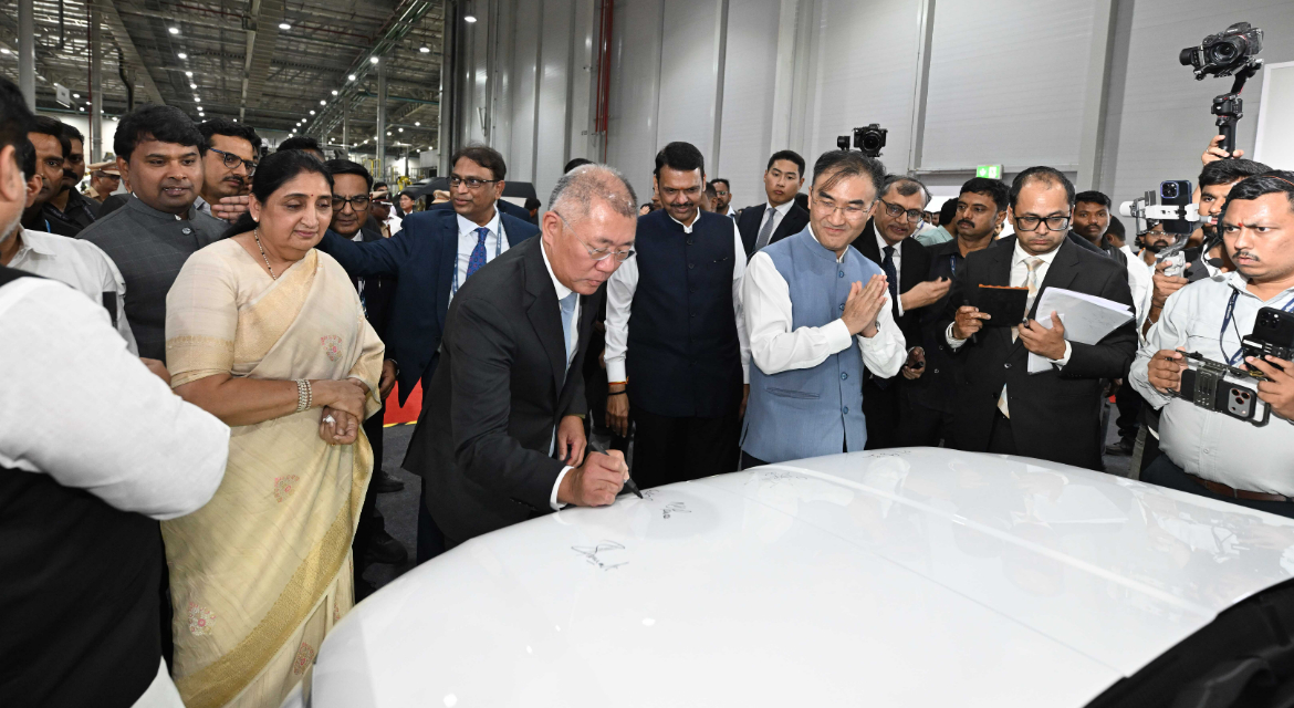 Hyundai Motor Group Executive Chair Euisun Chung signs a commemorative autograph on the all-new Venue.